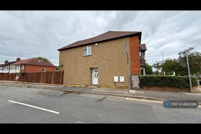 2 bedroom house in Victoria Road, Ruislip, HA4 (2 bed) (#2947086)