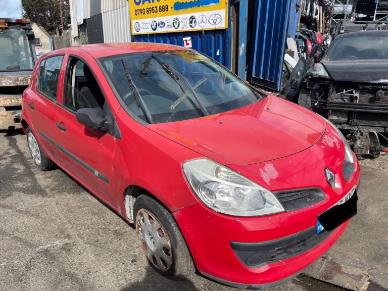 08 Renault Clio 1.5dci K9K768 Red 5speed BREAKING parts