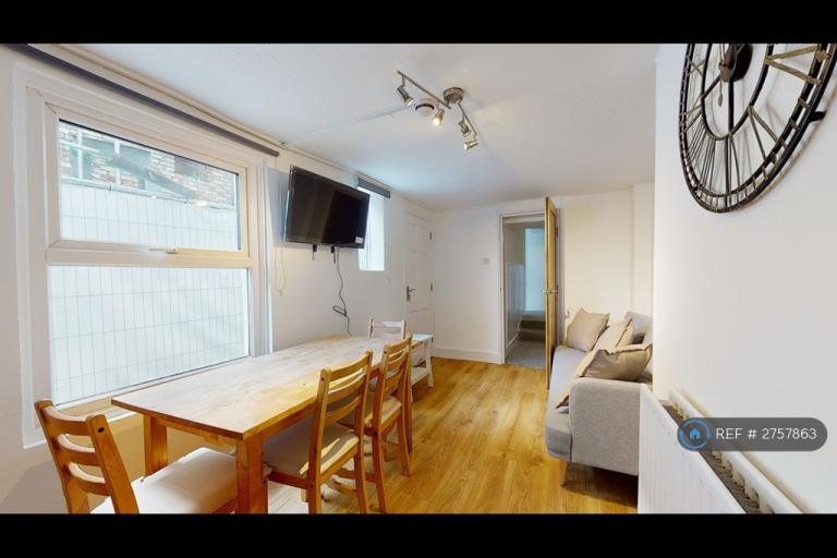 6 bedroom house in Sutherland Square, London, SE17 (6 bed) (#2757863)