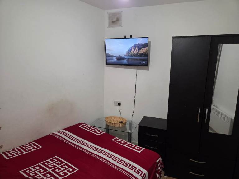 Two Bedroom flat for rent in Leyton ( London ). Hassle free rent, Available now , Ready to move in