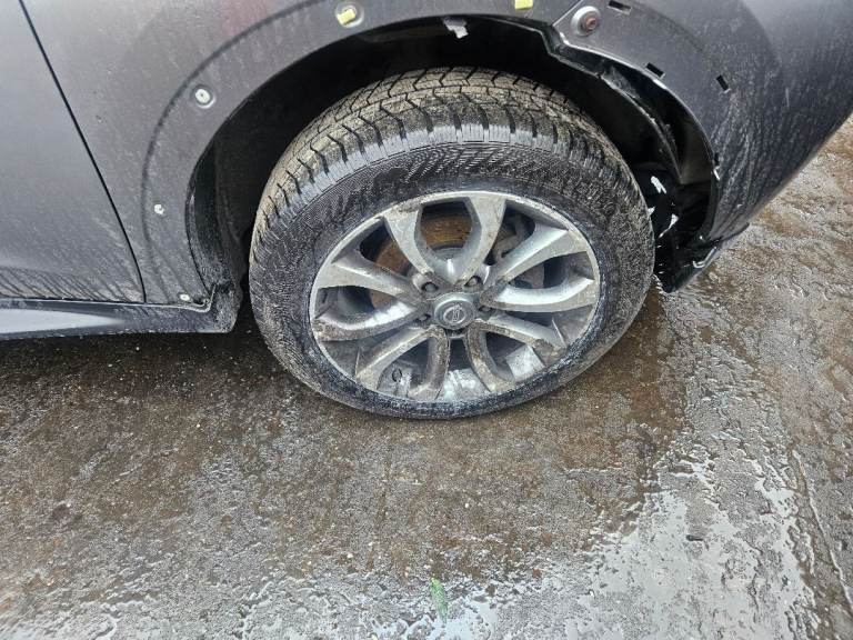 Nissan juke/qashqai  17in Alloy Wheels And Tyres set 4 pcd114.3 fitment 5 stud 