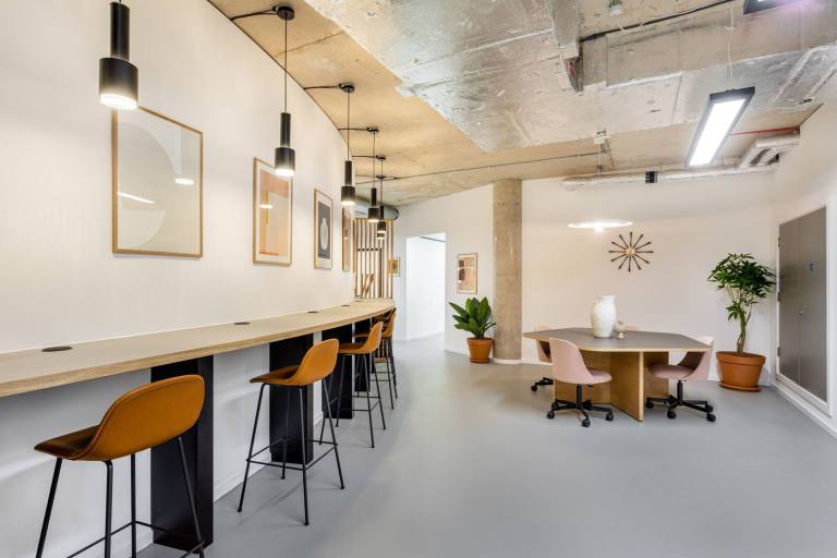 Swansea - SA1 5JE \ Drop-In Coworking Access