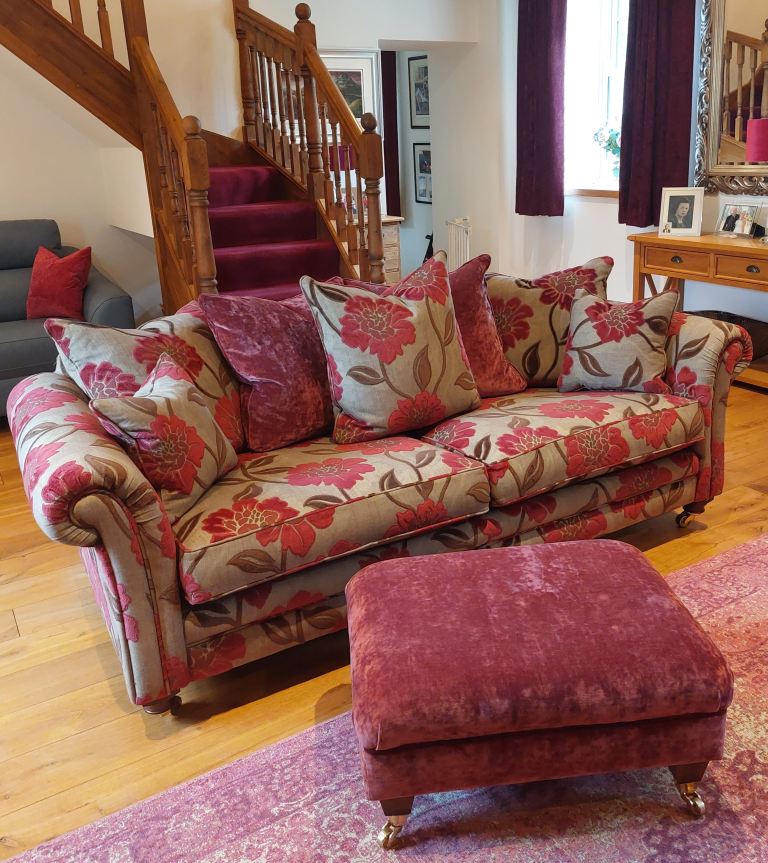  Beautiful 3/4 seat sofa