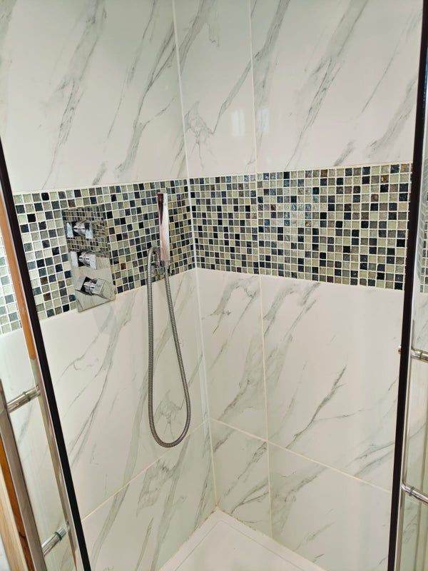 Modern Ensuite Double Room (Females preferred)
