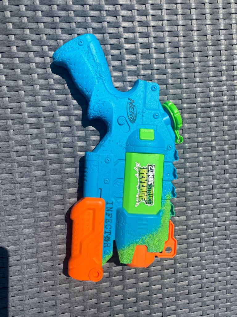 Nerf infector zombie strike revenge - water pistol 