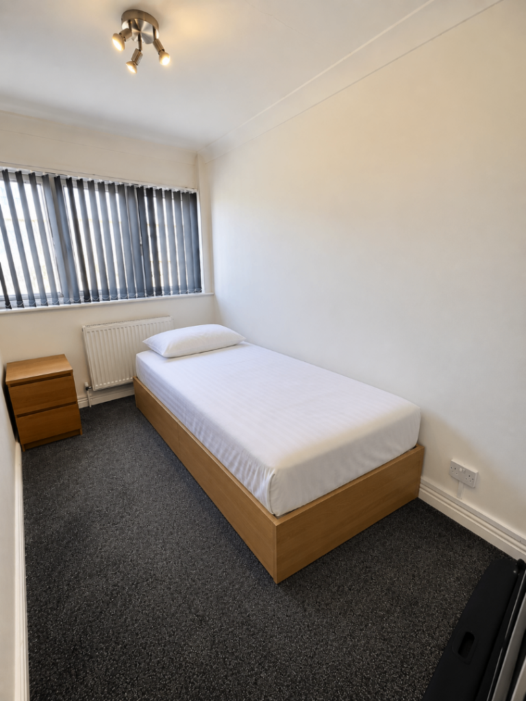 FURNISHED SINGLE ROOM