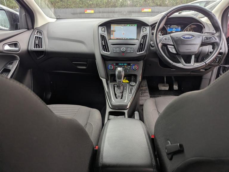 FORD FOCUS 1.6 TITANIUM AUTOMATIC SUPER LOW MILEAGE FULL HISTORY NEW CAMBELT KIT