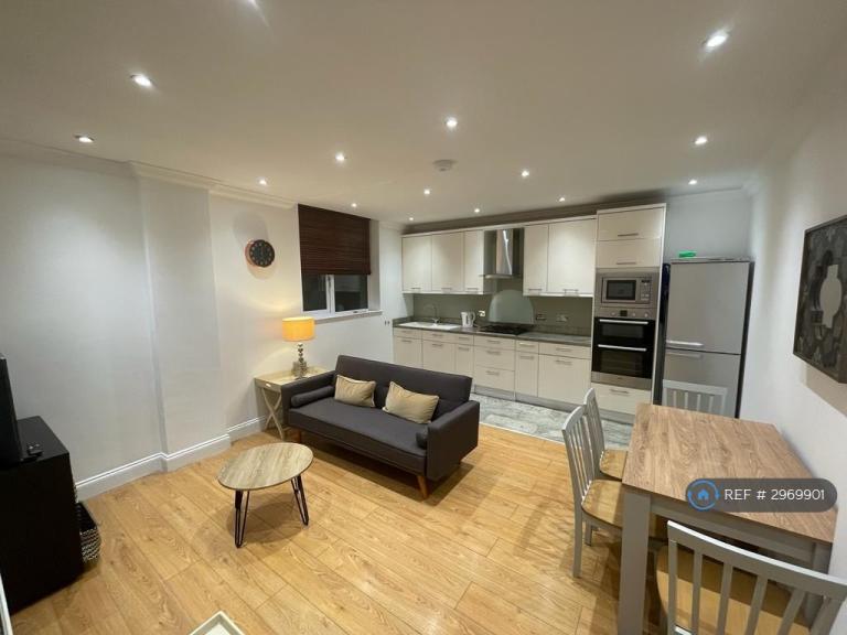 1 bedroom flat in The Exchange, Purley, CR8 (1 bed) (#2969901)