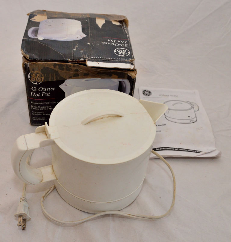General Electric 32 ounce hot pot cooker, 110V US model, handbook, original box