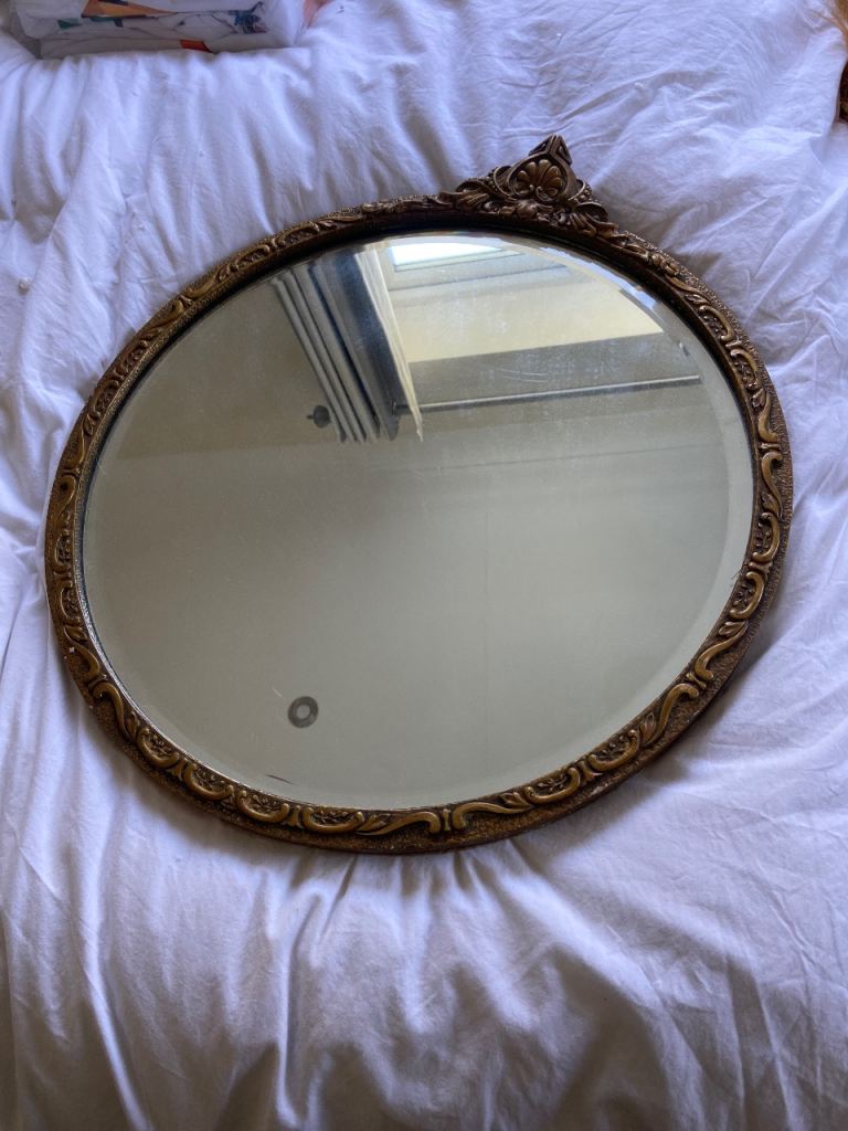 Round mirror