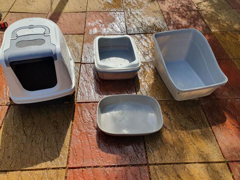 Litter trays