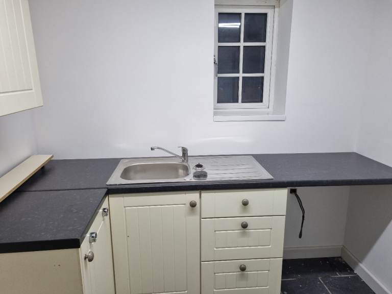 2 bedroom maisonette to let