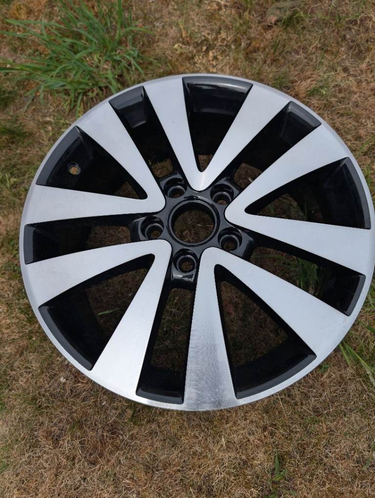 VW Golf Alloy Wheel 
