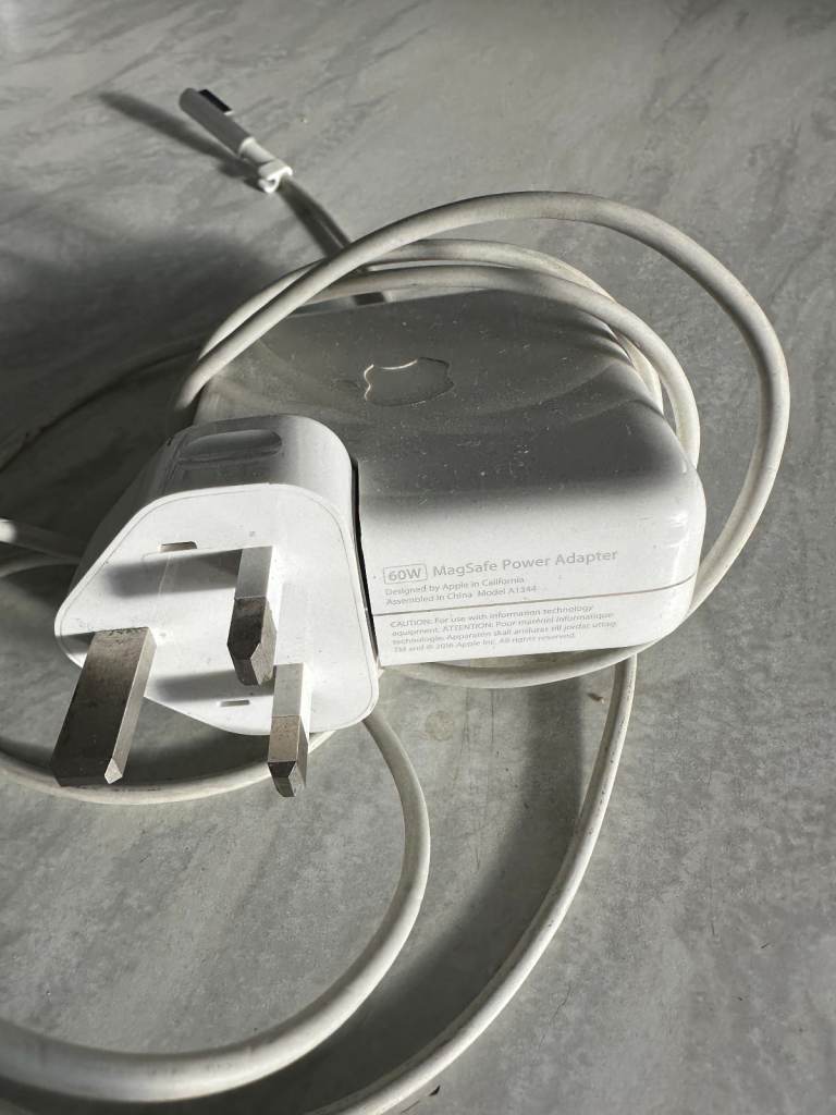 Apple charger adaptor L shape model A1344. GENUINE ORIGINAL APPLE 