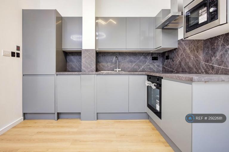2 bedroom flat in Radio House, Chelmsford, CM1 (2 bed) (#2922681)
