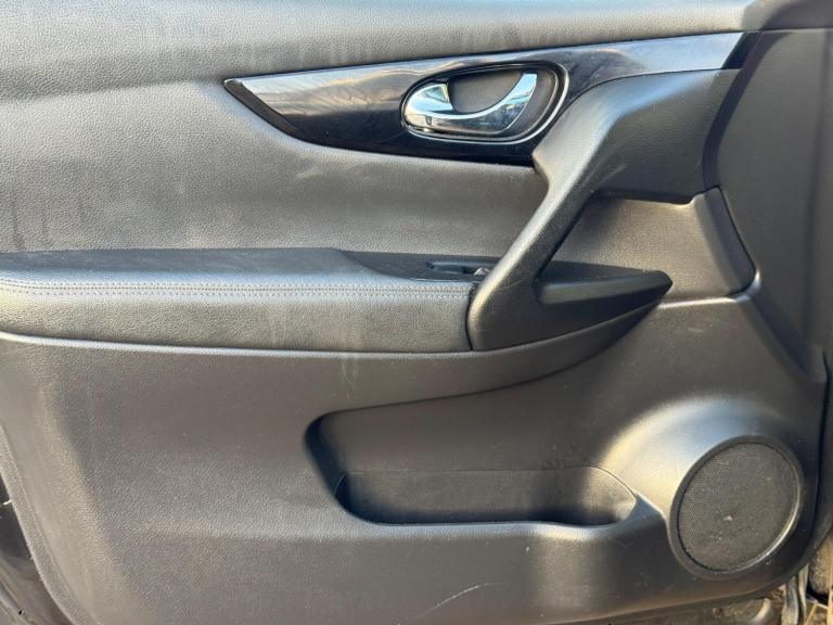 2016 Nissan Qashqai 1.6 dCi Tekna XTRON 2WD Euro 6 (s/s) 5dr Diesel