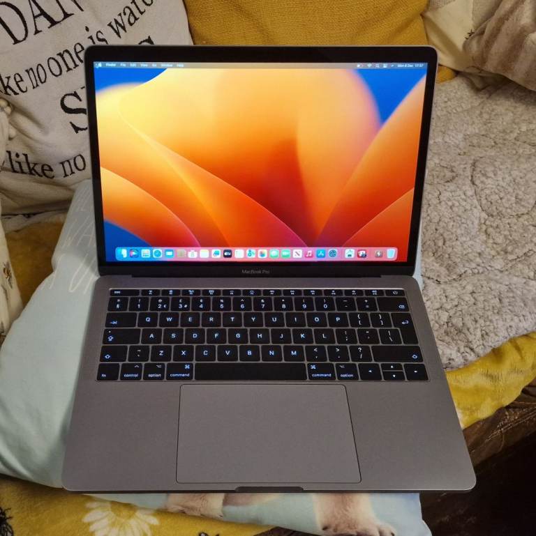 Apple MacBook Pro excllent condition with warranty