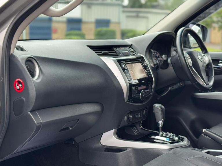 2017 Nissan Navara Double Cab Pick Up Tekna 2.3dCi 190 4WD Auto PICK UP DIESEL Automatic