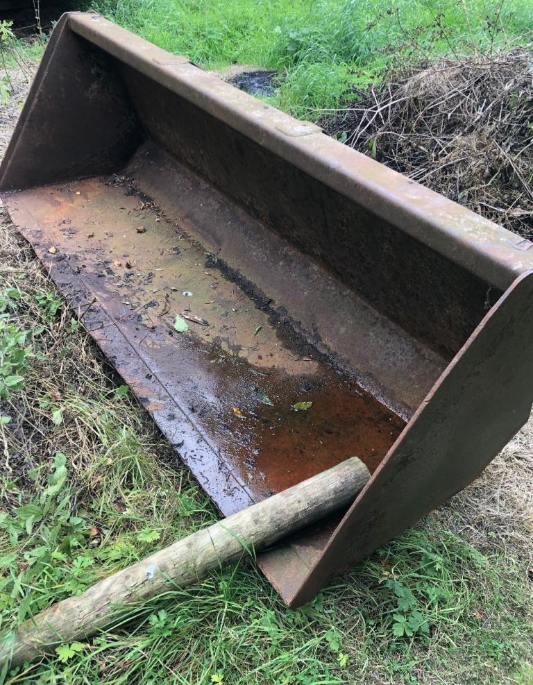 8ft manitou loading bucket 