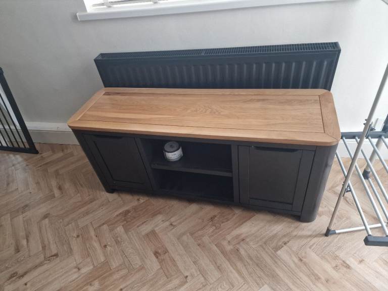 Oakland tv stand