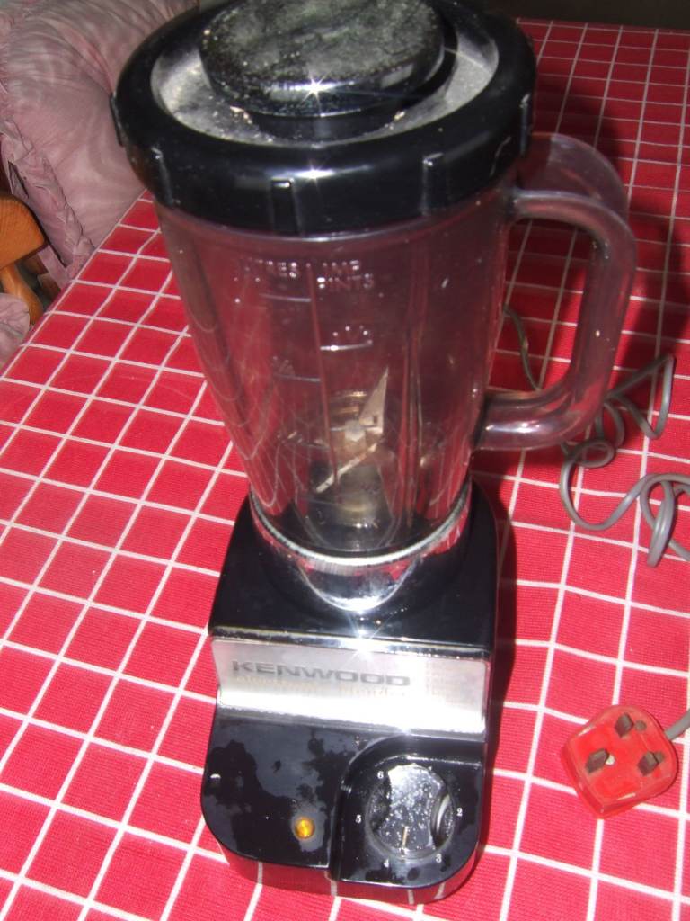 70's VINTAGE KENWOOD ELECTRONIC BLENDER/GRINDER, Model A525A, working order, 5 speed.