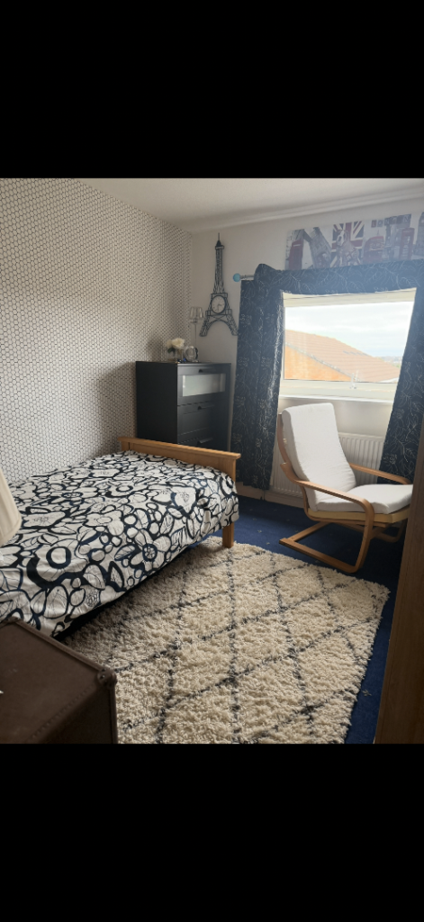 Single room clean and tidy. Very comfy.