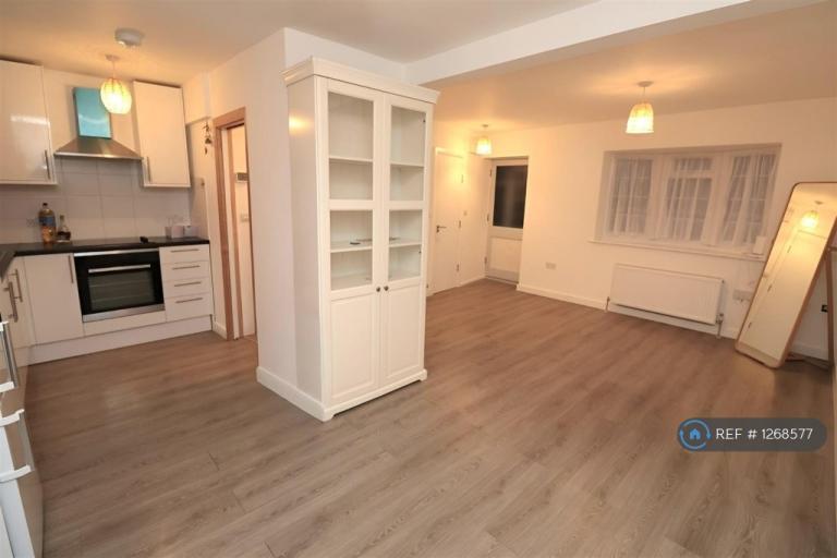 3 bedroom house in Ranskill Road, Elstree & Borehamwood, WD6 (3 bed) (#1268577)