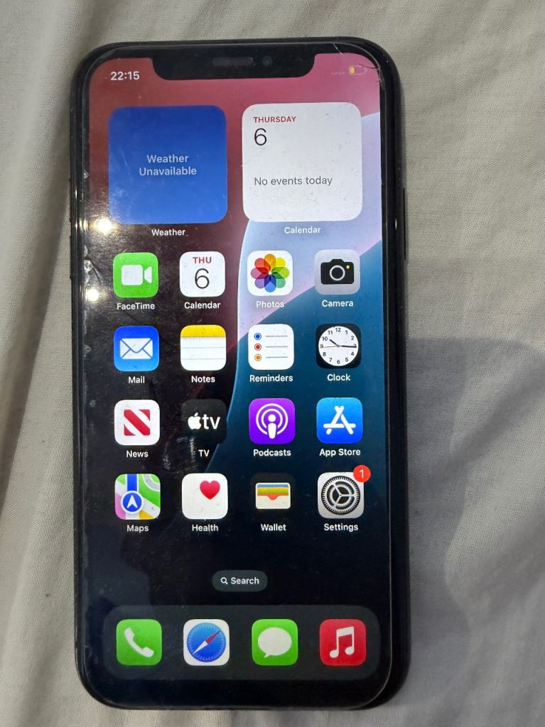 Apple iPhone XR - Black, Cracked Back, 89% Battery Health