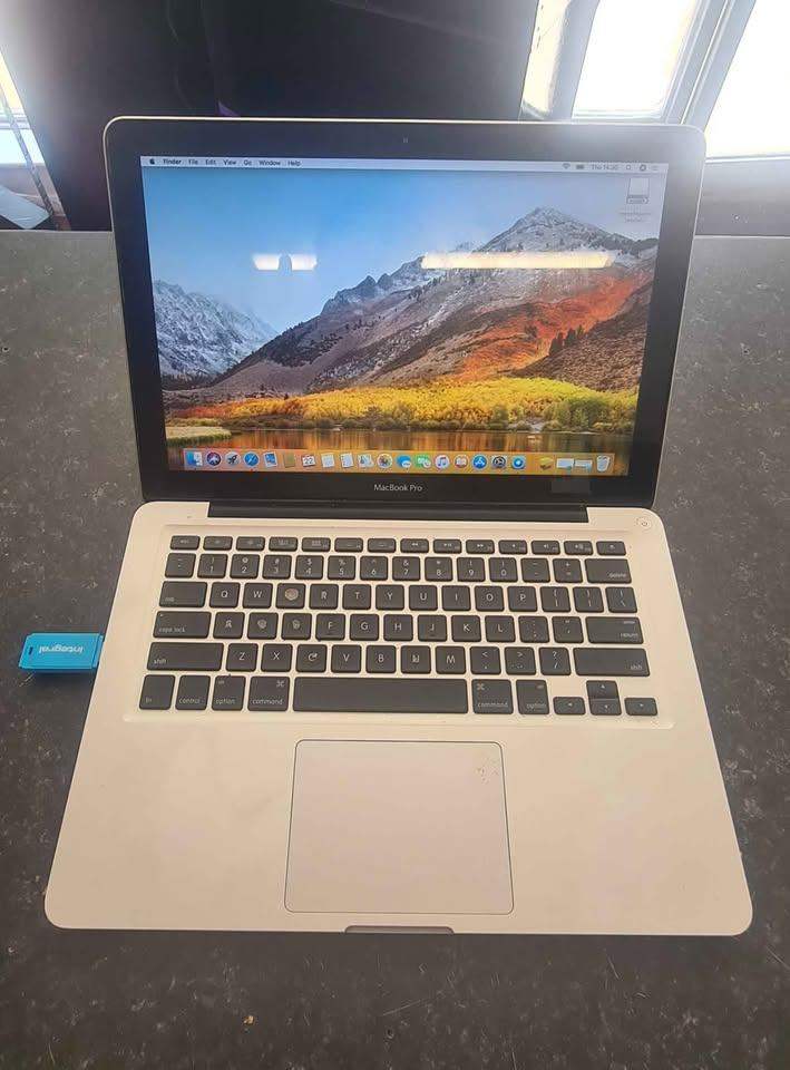 13" MacBook Pro MacOS Ventura Intel Core i5 - 4GB Ram - 256GB SSD