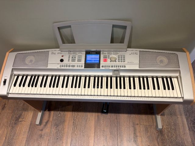 Yamaha DGX-505 88-Key Digital Piano – Fully Working – Recently