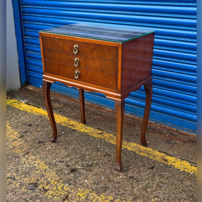 Vintage Mahogany Collector’s Cabinet £48