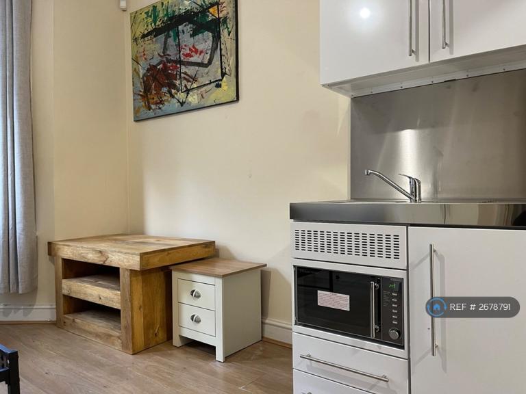 1 bedroom in Boundary Road, Chatham, ME4 (#2678791)