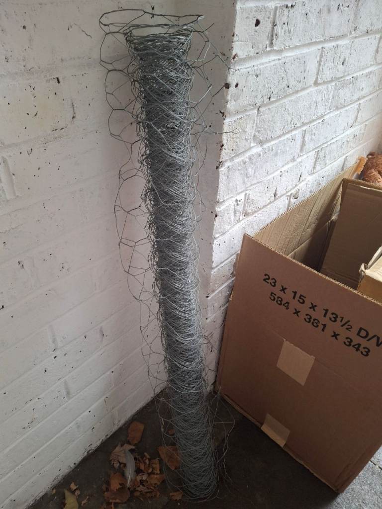 Galvanised Chicken Wire Roll – Good Condition