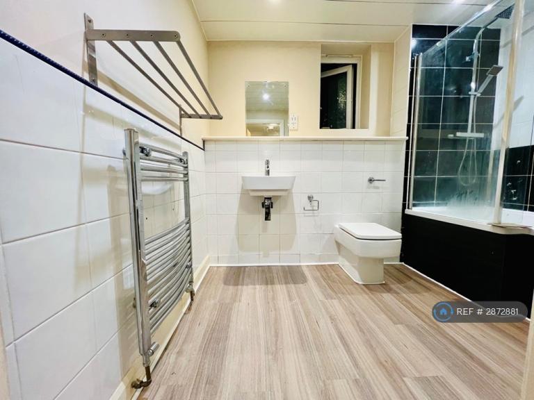 2 bedroom flat in Park Lodge, Manchester, M16 (2 bed) (#2872881)