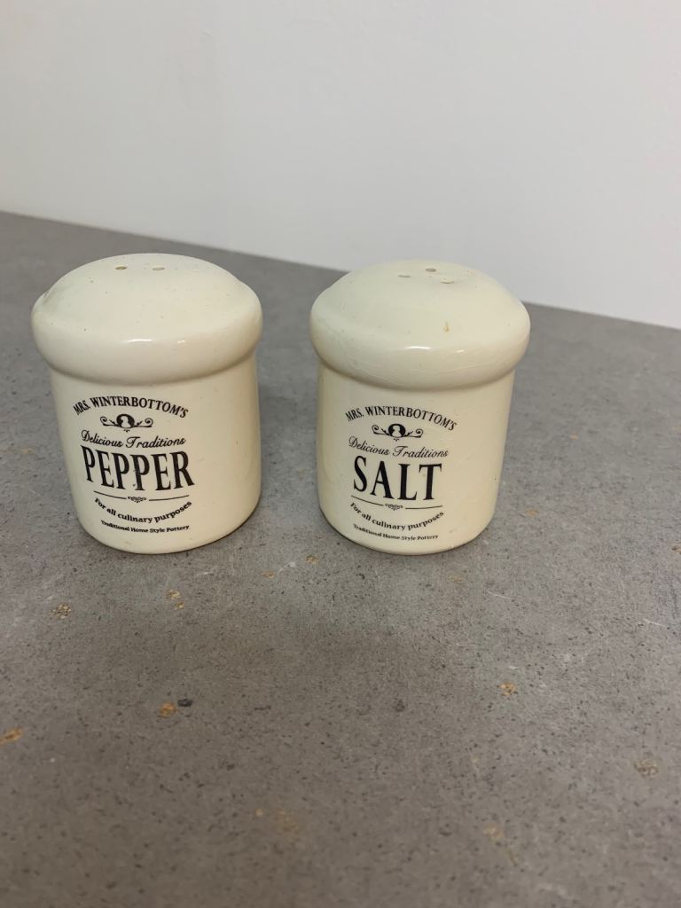 Salt and pepper set 