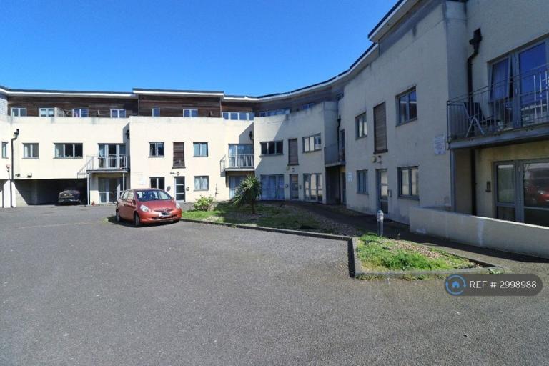 1 bedroom flat in Sea Court, Margate, CT9 (1 bed) (#2998988)