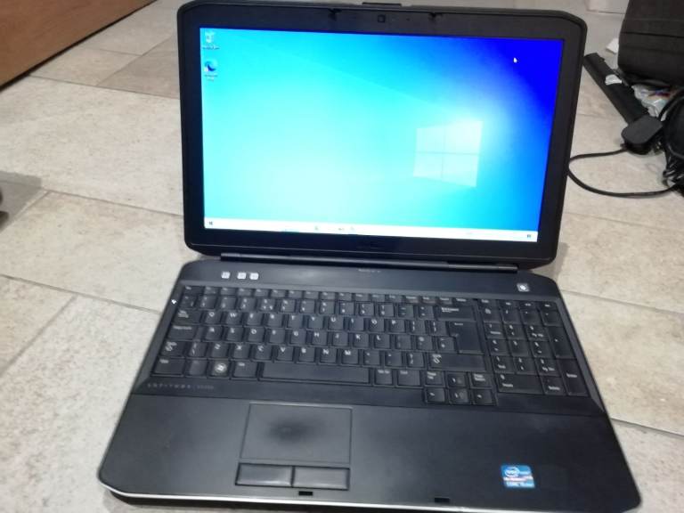 Dell latutide E5530 laptop.Core  I5 vpro.  Windows 10. Intel hd. 15.6 inch 