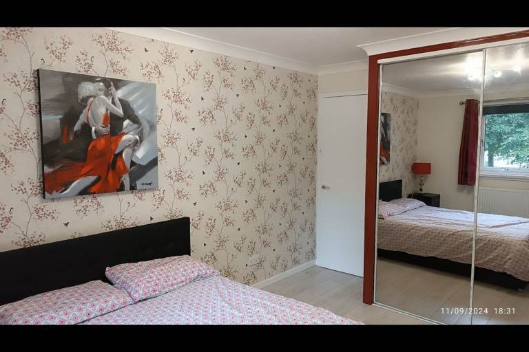 Fully Furnished Double Bedroom to let in City Centre location 