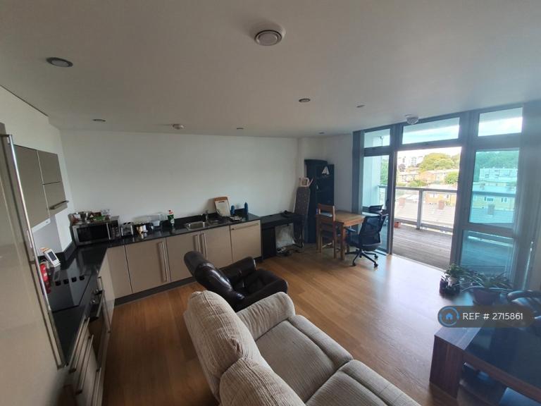 1 bedroom flat in Iona Tower, London, E14 (1 bed) (#2715861)