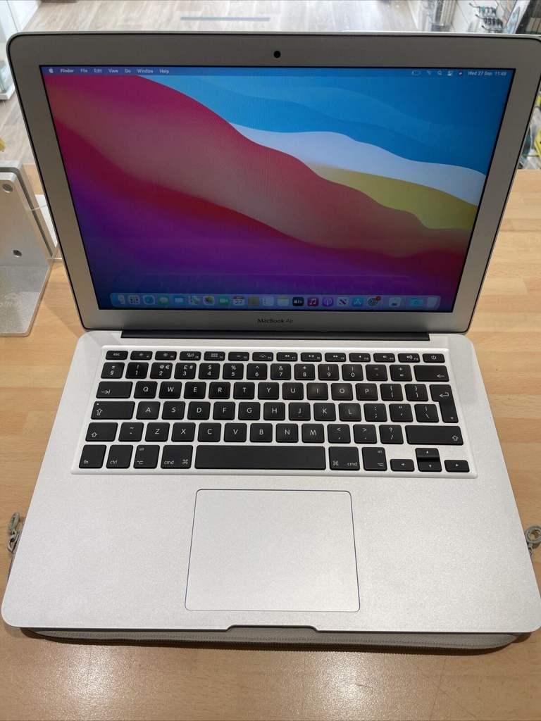 Macbook Air 13 inch mid 2017 laptop Intel core i5 in full working order with Logic Pro X