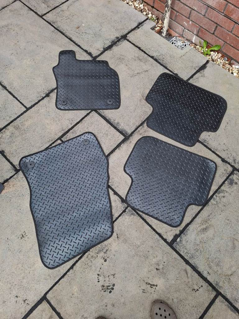 Q3 Fitted Plastic Mats 70Plate