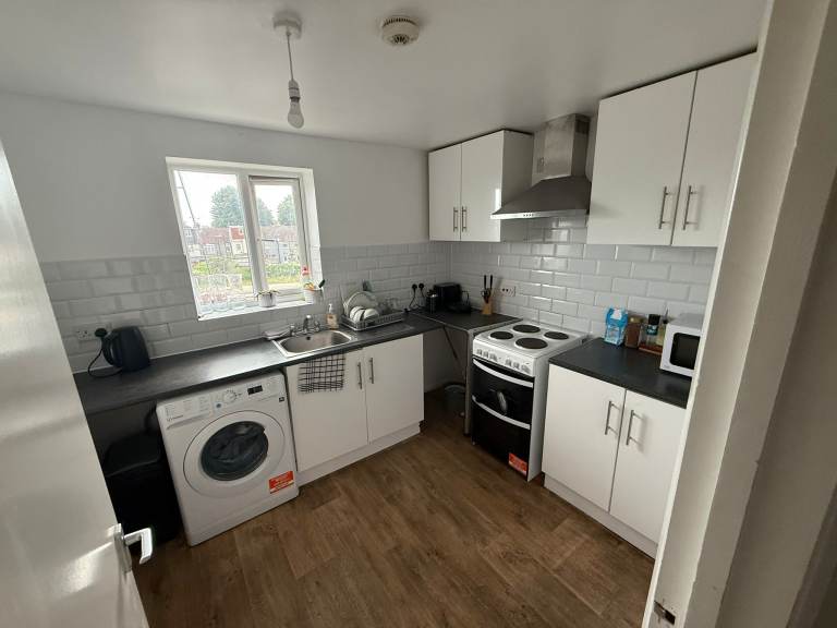 2 bedroom flat in 2 Bedroom Flat – Greenslade Road, Barking, IG11