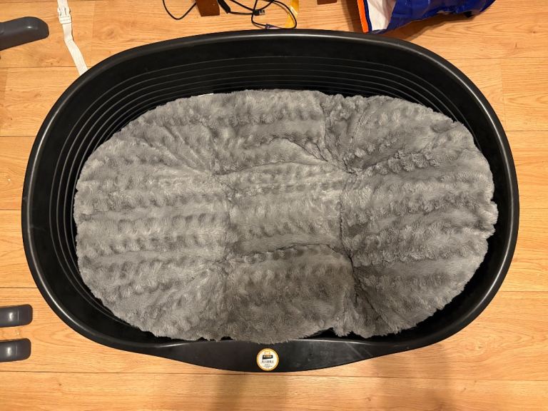 XL dog bed shell and cushion BRAND NEW NEVER USED