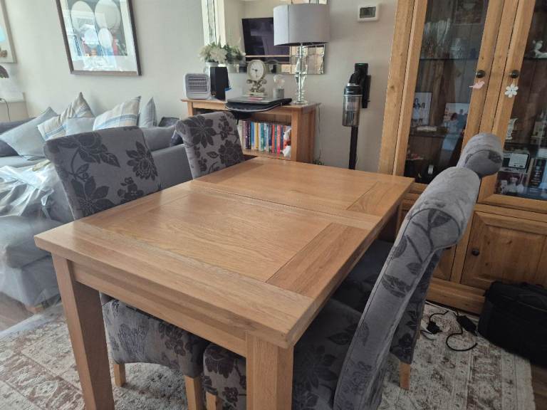 GOOD QUALITY TABLE AND CHAIRS 