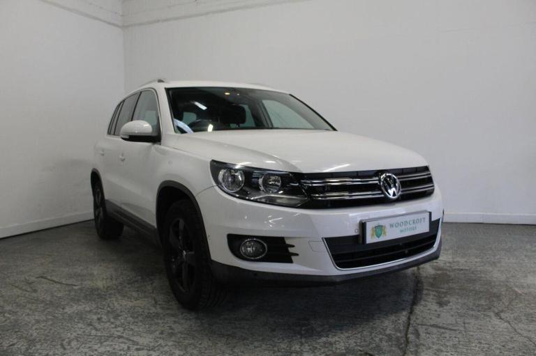 image for VOLKSWAGEN TIGUAN 2.0 TDI BlueMotion Tech SE 4WD Euro 5 (s/s) 5dr 2012