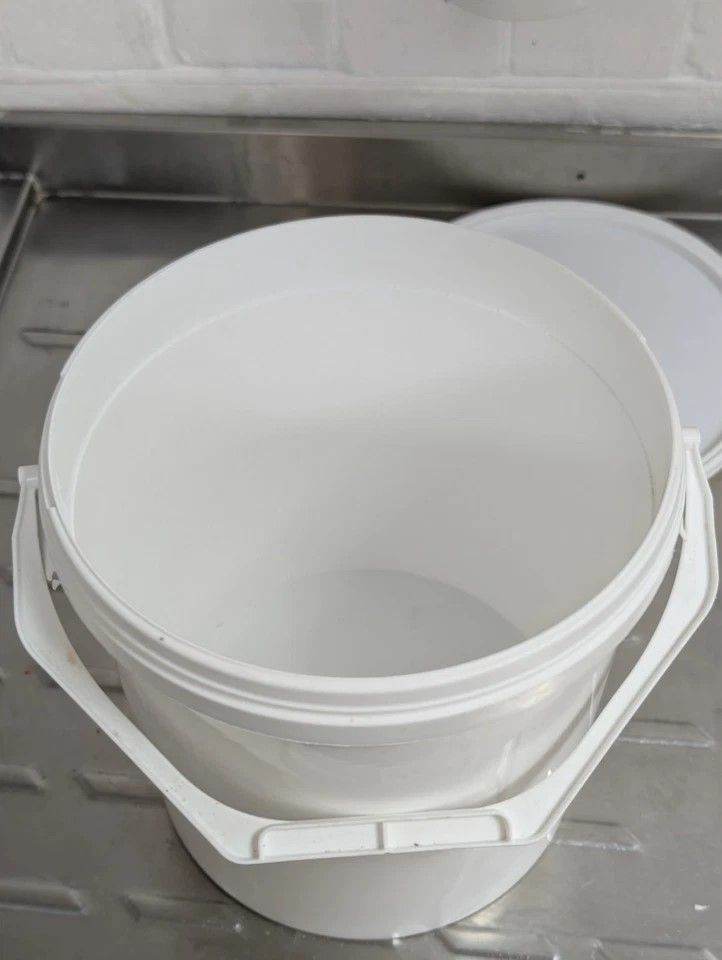 Honey Bucket, Fishing Bait - Plastic Food grade Bucket, storage bucket/container - Plastic Handle
