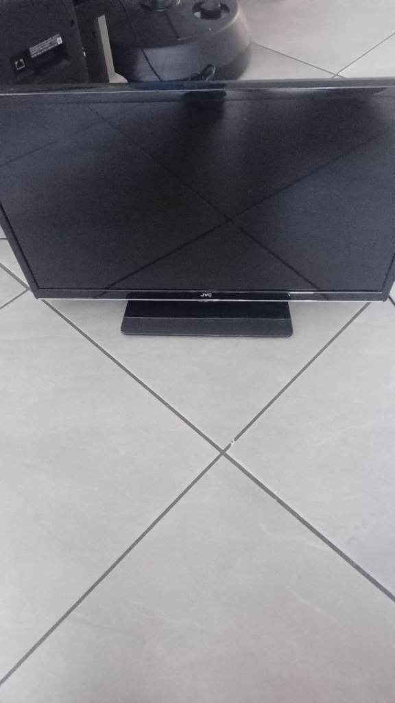 Jvc 24inch smart led tv great condition 