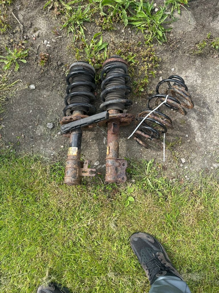 Vauxhall Astra 2008 cdti 150 front struts and spring+rear springs