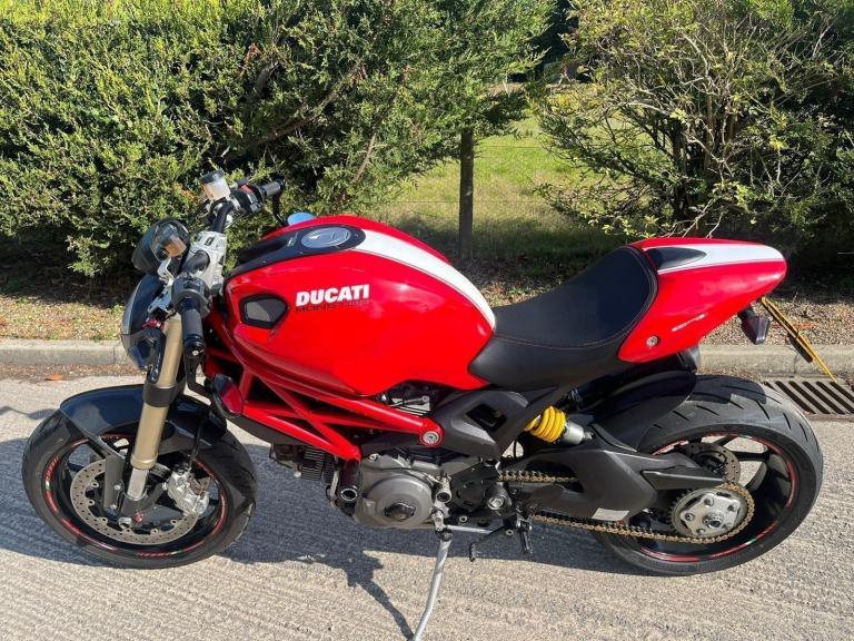 2011 61 DUCATI MONSTER 1100 M1100 E-a M1100E RED TERMIGNONI NAKED MUSCLE HISTORY