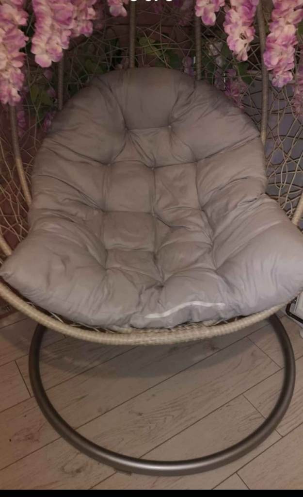 egg chair  like new buy and selling ASAP 